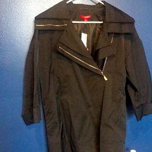 Black lightweight jacket. 3/4 sleeve